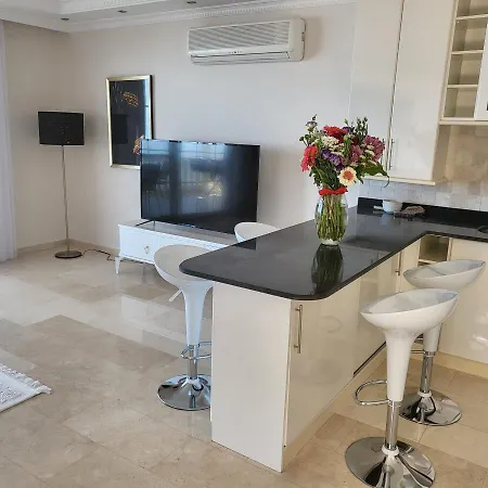 Maisonette Wohnung Mit Pool & Schoener Aussicht! *