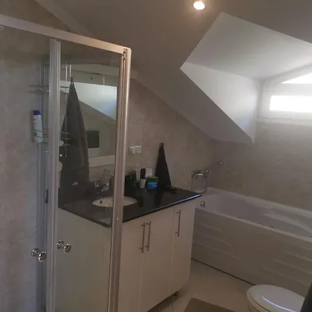 Maisonette Wohnung Mit Pool & Schoener Aussicht! *