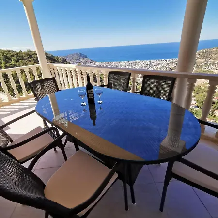 Maisonette Wohnung Mit Pool & Schoener Aussicht!