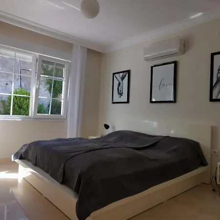 Maisonette Wohnung Mit Pool & Schoener Aussicht! Appartement